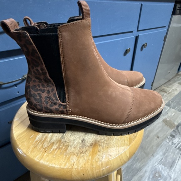 TOMS DAKOTA WOMENS DARK EMBER OILED NUBUCK LEOPARD SHOES BOOTS SIZE 9 EUC - Picture 5 of 9